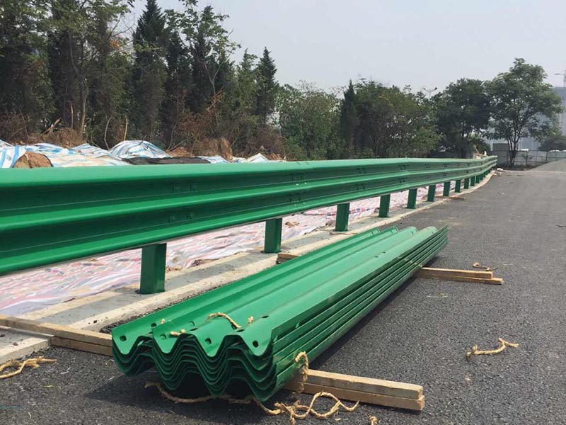 護欄板施工前的準備工作 護欄板施工前的準備工作