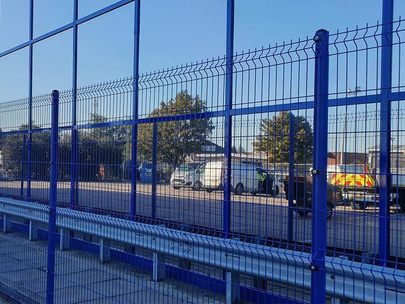 工廠圍欄的種類有哪些及優勢對比